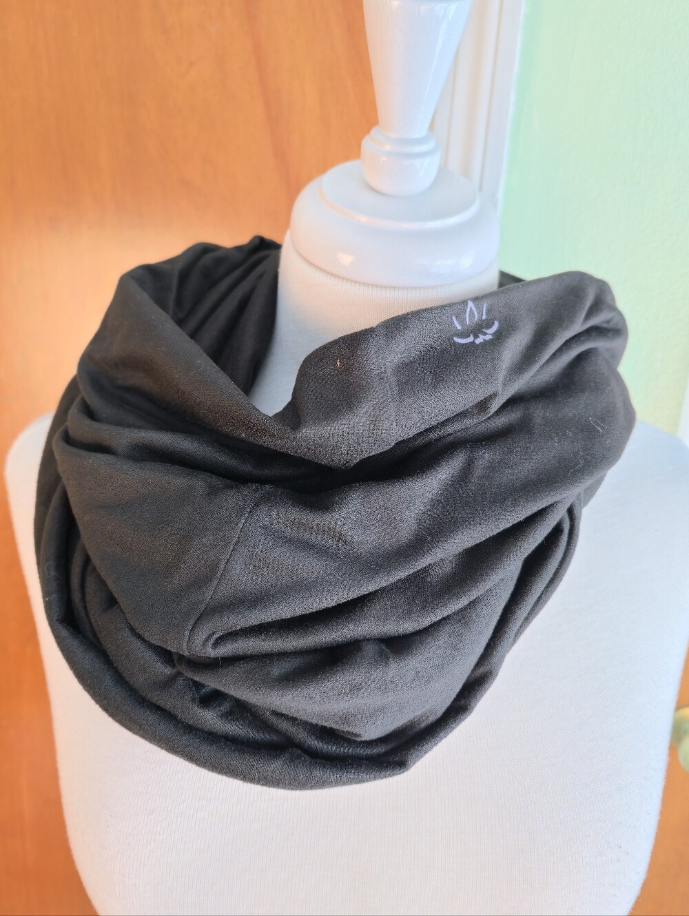 Beyond Yoga Pocket Infinity Scarf Black NWT Hidden Pocket Athleisure One Size